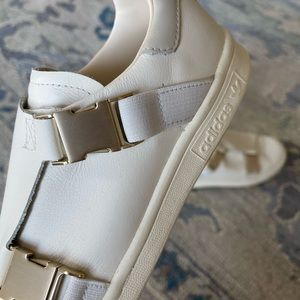 Lightly worn (maybe twice) Adidas leather slip on size 6/woman’s sneakers